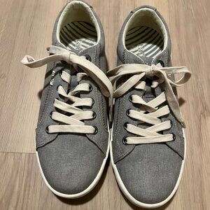 Taos Footwear Gray Canvas Sneakers with Cream Laces